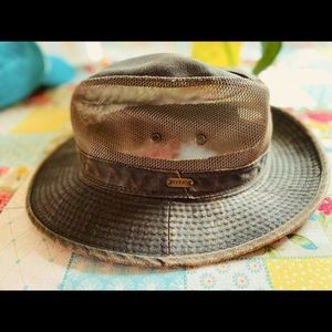 Stetson leather bucket hat 🤎